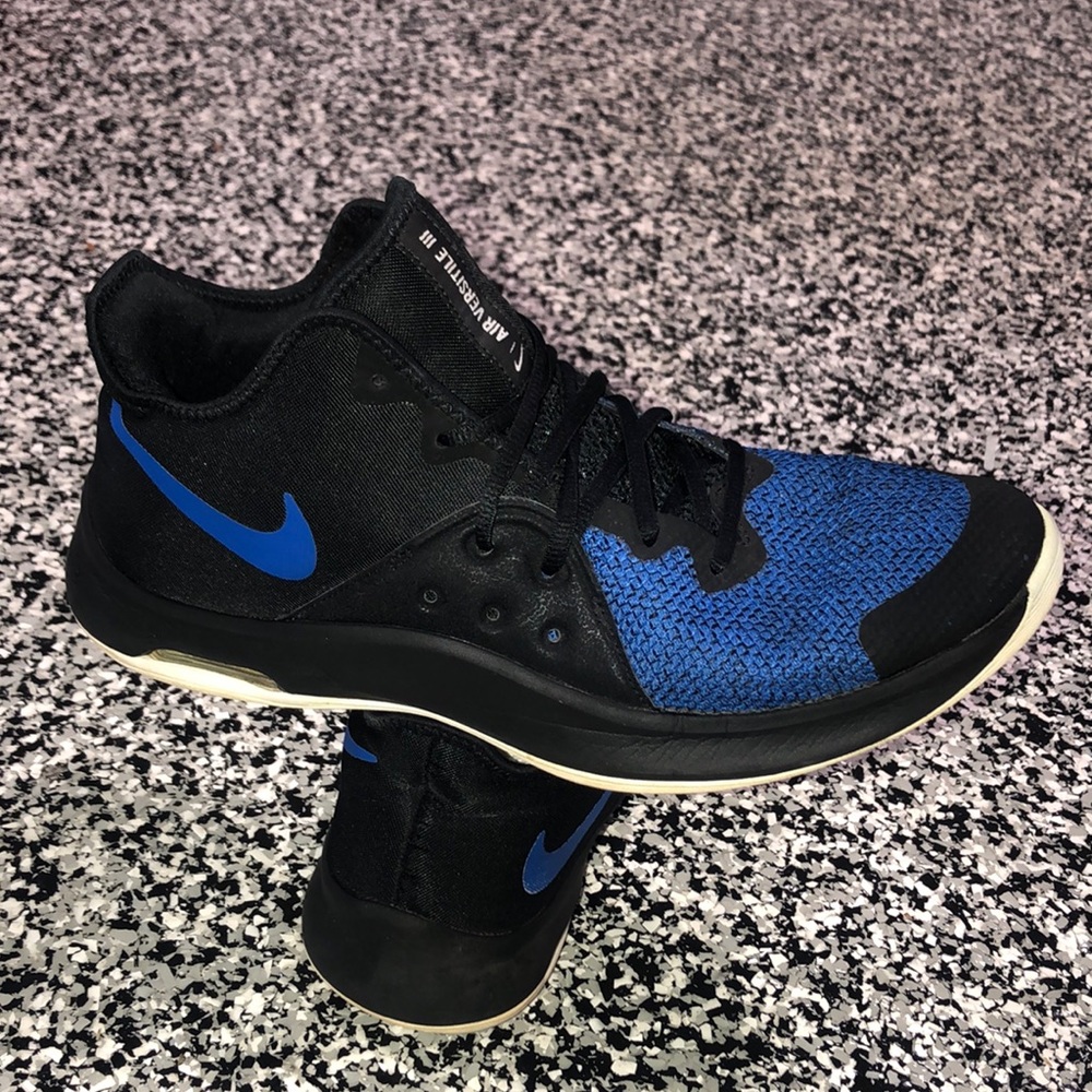 Men's Nike Air Versatile 3 Basketball Sneakers